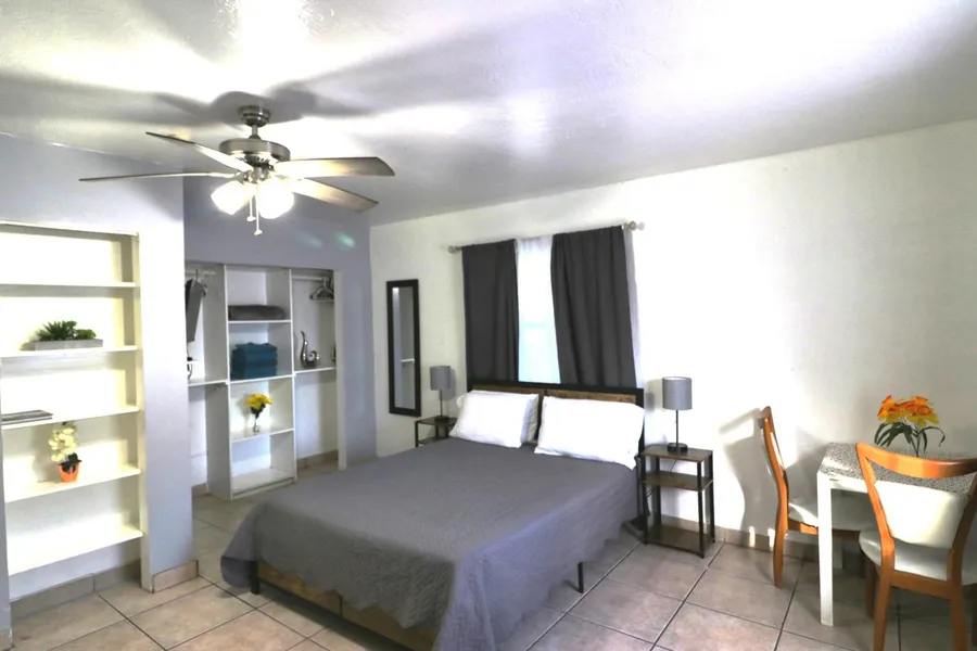 Hallandale Beach Motel with Free Parking and Full Kitchen ! No extra fees! Accepting CASH! hotel detail image 2