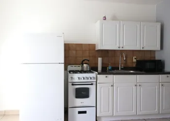 Hallandale Beach Motel with Free Parking and Full Kitchen ! No extra fees! Accepting CASH! hotel thumbnail 5