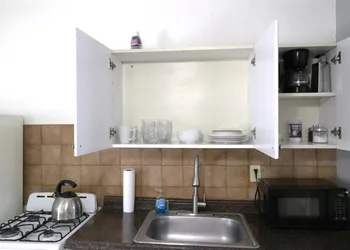 Hallandale Beach Motel with Free Parking and Full Kitchen ! No extra fees! Accepting CASH! hotel thumbnail 6
