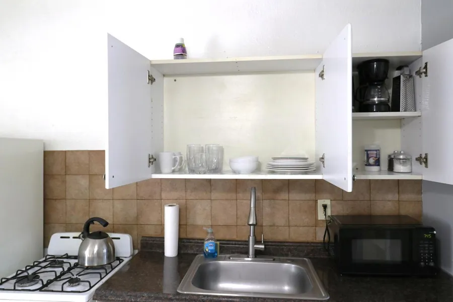 Hallandale Beach Motel with Free Parking and Full Kitchen ! No extra fees! Accepting CASH! hotel detail image 6