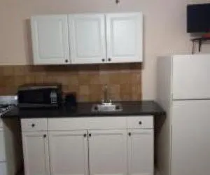 Hallandale Beach Motel with Free Parking and Full Kitchen ! No extra fees! Accepting CASH! hotel thumbnail 8
