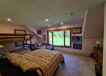Ski and Hike/Bike Lodge - minutes from the hills hotel thumbnail 4