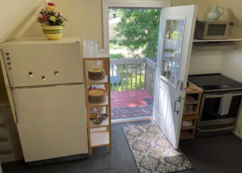 Sunlight Splendor Apartment at Twin Oaks Inn by the Trails hotel thumbnail 2