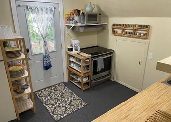 Sunlight Splendor Apartment at Twin Oaks Inn by the Trails hotel thumbnail 8