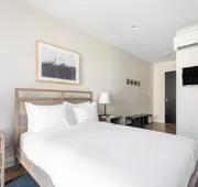 Furnished Studio in Newton Near MBTA Parks hotel detail image 4