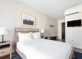 Furnished Studio in Newton Near MBTA Parks hotel thumbnail 4