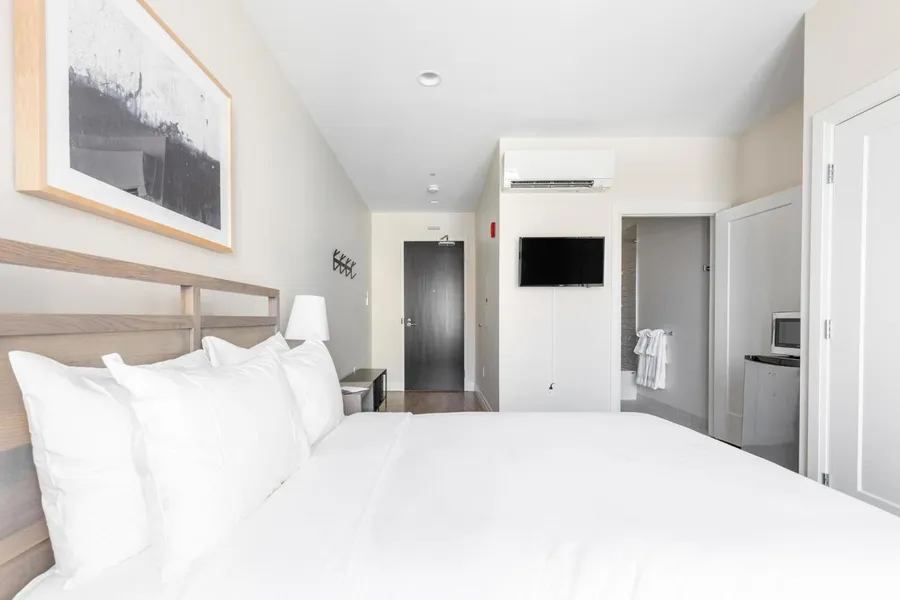Furnished Studio in Newton Near MBTA Parks hotel detail image 6