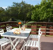 Quiet Mid Century Modern Retreat with Patio and Yard by Lodgewell hotel detail image 4