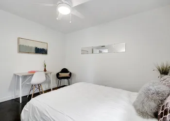 Quiet Mid Century Modern Retreat with Patio and Yard by Lodgewell hotel thumbnail 6
