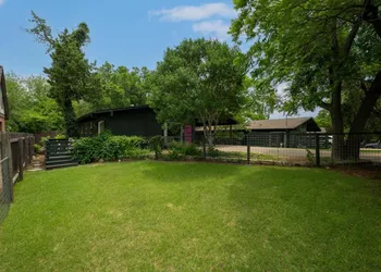 Sunny Mid Century Modern with Parking Patio and Fenced Yard by Lodgewell hotel thumbnail 7