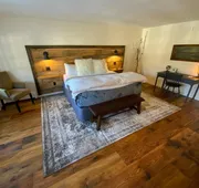 Farm Road Estate - Inn Room 10 - Luxury King hotel detail image 7
