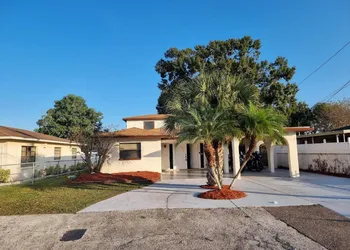 Well equiped house near Raymond James Stadium hotel thumbnail 2