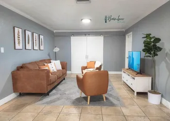 Well equiped house near Raymond James Stadium hotel thumbnail 6