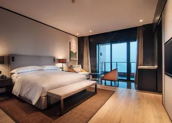 love stay hotel thumbnail 2