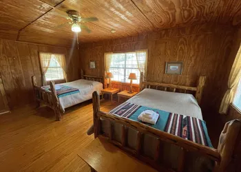 West 1077 Guest Ranch - Red Oak Room 6 hotel thumbnail 4