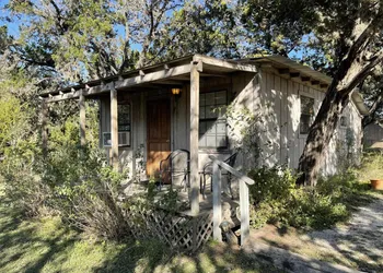 West 1077 Guest Ranch -Juniper Cabin 13 hotel thumbnail 2
