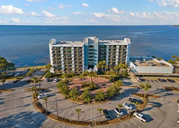 Bayside Inn 6282 Golf Beach access Pools hotel thumbnail 2