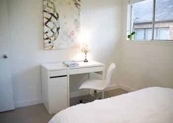 Stylish Mid Century w Fenced Yard by Lodgewell hotel thumbnail 6