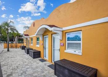 Upham Beach Inn #9 and #10 2BR Suite hotel thumbnail 3