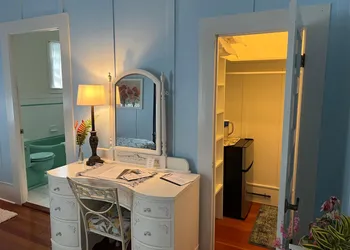 Guest Suites at Aloha Boutique Vegan B&B Inn - alcohol-free & smoke-free hotel thumbnail 8