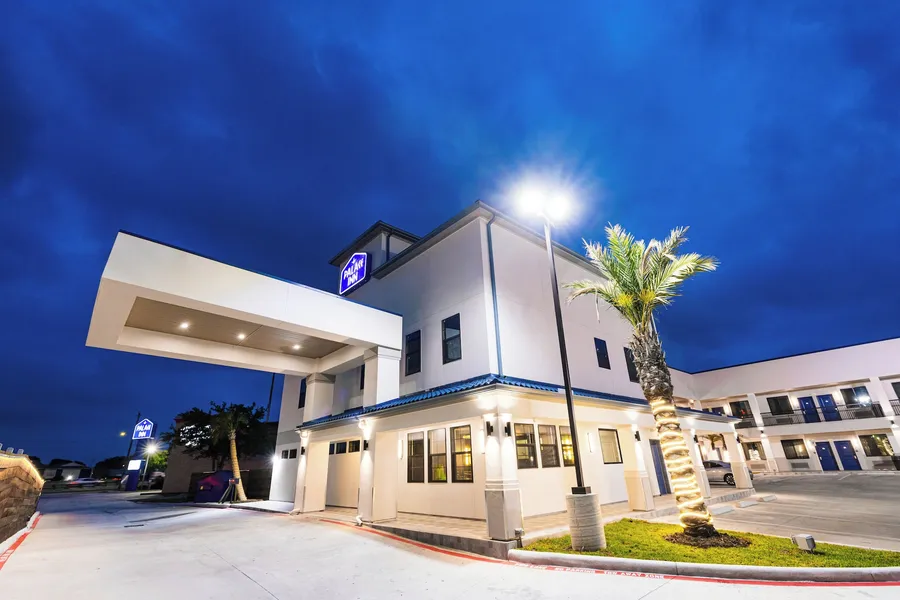 Palace Inn Blue Edgebrook hotel detail image 2
