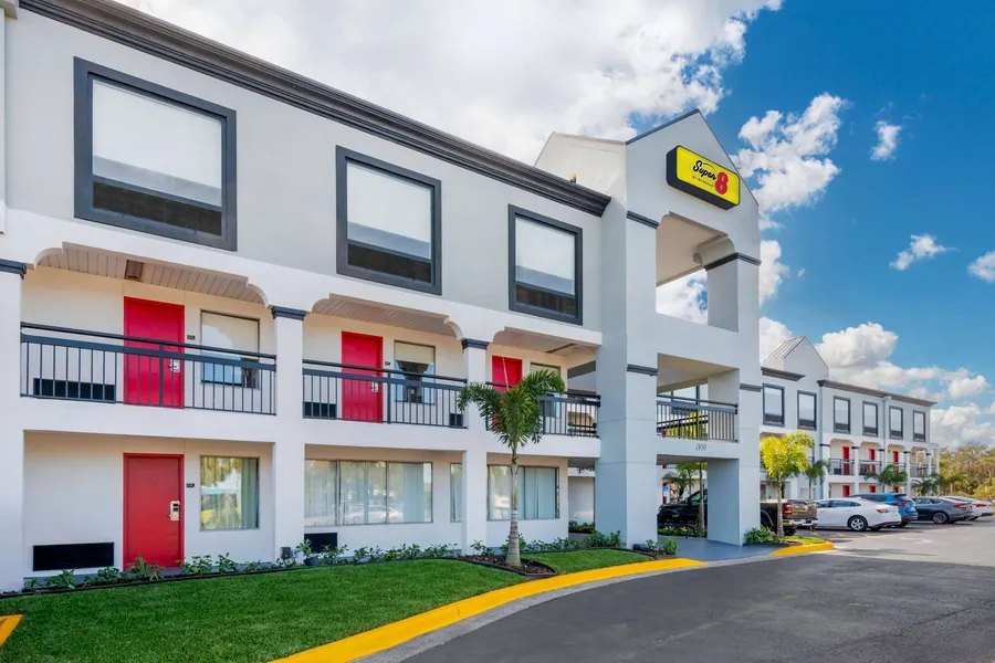 Super 8 by Wyndham Orlando Near Florida Mall hotel detail image 2
