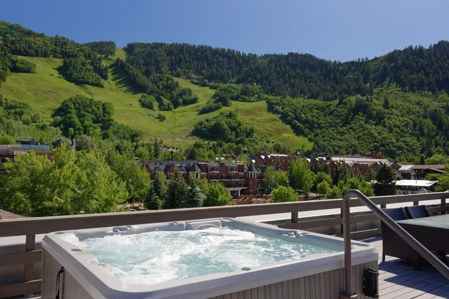 Independence Square 205 Stylish Hotel Room with AC Great Location in Aspen hotel detail image 2