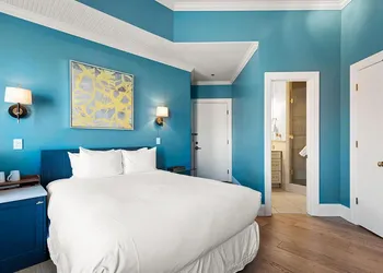 Independence Square 205 Stylish Hotel Room with AC Great Location in Aspen hotel thumbnail 3