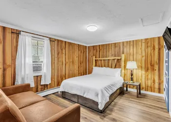 Eagles Nest Motel Unit 6 hotel thumbnail 3