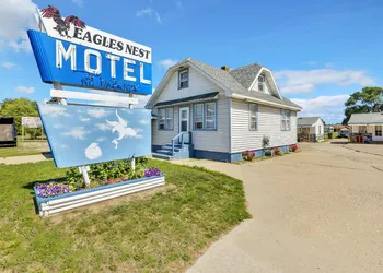 Eagles Nest Motel Unit 2 hotel thumbnail 2