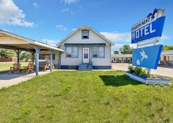 Eagles Nest Motel Unit 2 hotel thumbnail 3