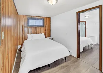 Eagles Nest Motel Unit 2 hotel thumbnail 7