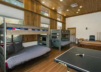49617 HWY 550 Inn 3 Bed Listing hotel thumbnail 6