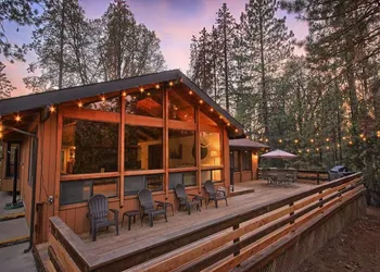 The Lodge at Uli Pines by BnB Yosemite hotel thumbnail 3