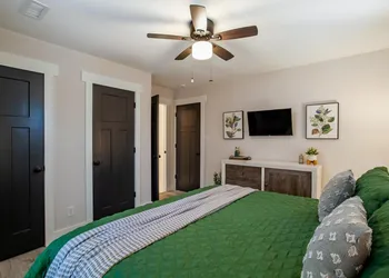 Blue Valley Inn - Hot Tub & Spacious Play Area! hotel thumbnail 6