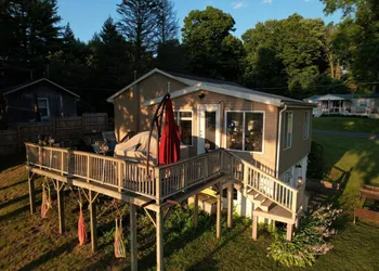 Li'l Love Inn: Magical Sunsets Quiet Cozy Waterfront hotel thumbnail 3