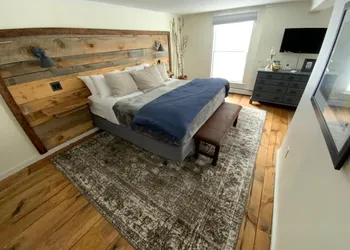 Farm Road Estate - Inn Room 2 hotel thumbnail 3