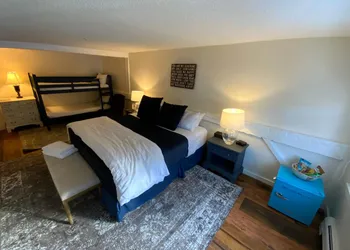 Farm Road Estate - Inn Room 7 hotel thumbnail 5