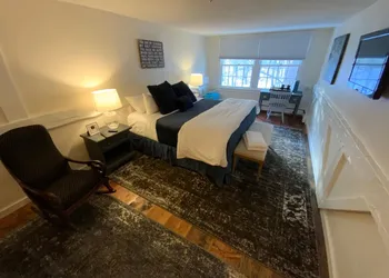Farm Road Estate - Inn Room 7 hotel thumbnail 7