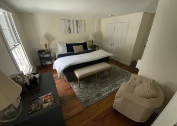 Farm Road Estate - Inn Room 6 hotel thumbnail 5