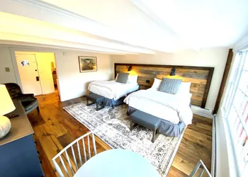 Farm Road Estate - Inn Room 4 hotel thumbnail 3