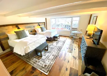 Farm Road Estate - Inn Room 4 hotel thumbnail 4
