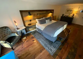 Farm Road Estate - Inn Room 8 hotel thumbnail 6