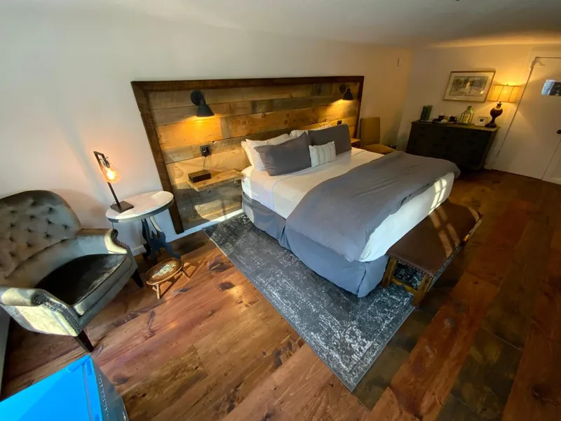 Farm Road Estate - Inn Room 8 hotel detail image 6