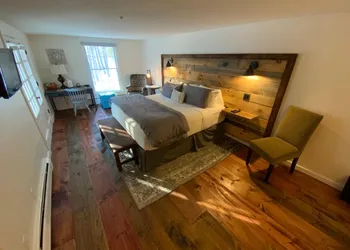Farm Road Estate - Inn Room 8 hotel thumbnail 7
