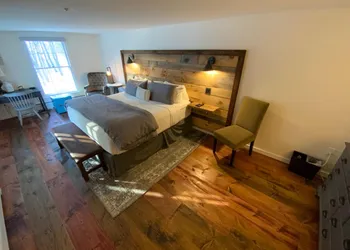 Farm Road Estate - Inn Room 8 hotel thumbnail 8