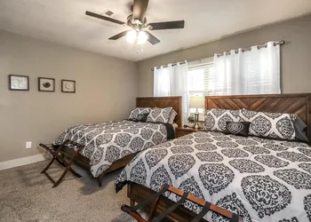 M7-01 Excellent Plaza 2 BR with 3 Queen Beds hotel thumbnail 2