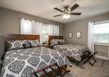 M7-01 Excellent Plaza 2 BR with 3 Queen Beds hotel thumbnail 3