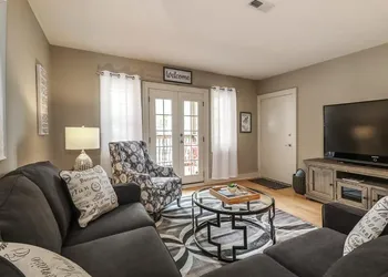 M7-01 Excellent Plaza 2 BR with 3 Queen Beds hotel thumbnail 8