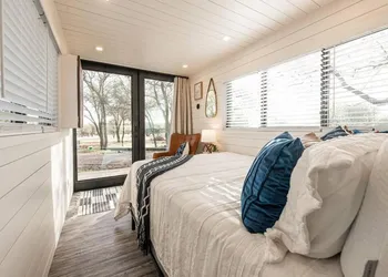 The Oak Harbor-Tiny Container Home near Magnolia hotel thumbnail 2